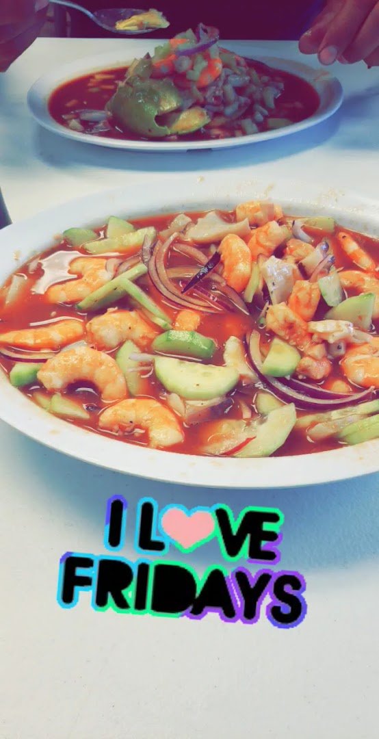 Fresh seafood meal with drinks nearby